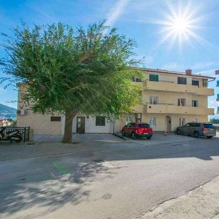 Apartment Zdravko Оміш Екстер'єр фото