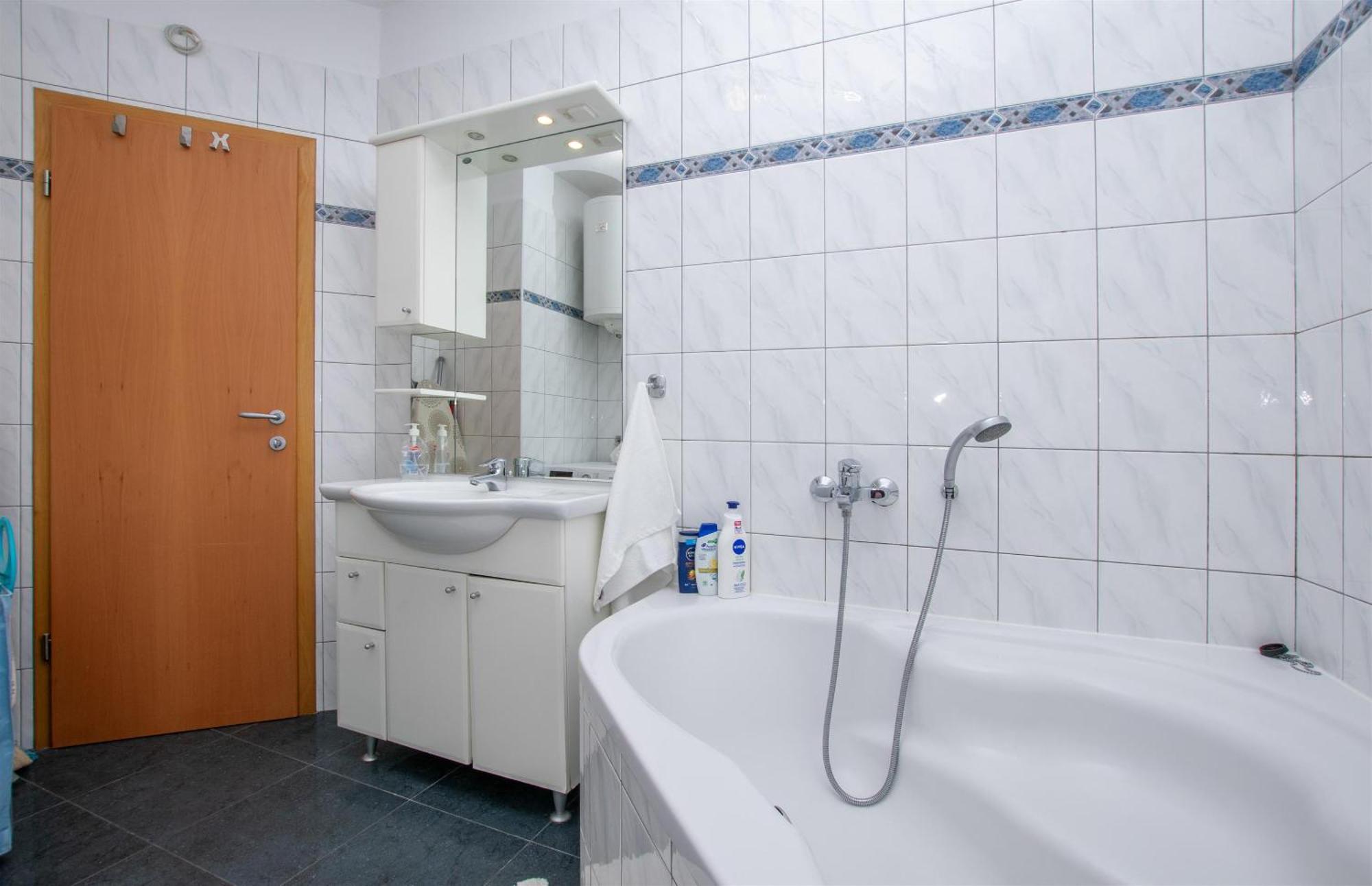 Apartment Zdravko Оміш Екстер'єр фото