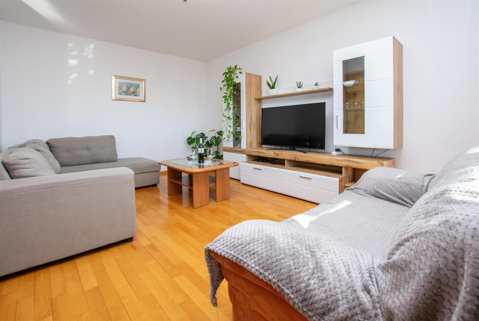 Apartment Zdravko Оміш Екстер'єр фото