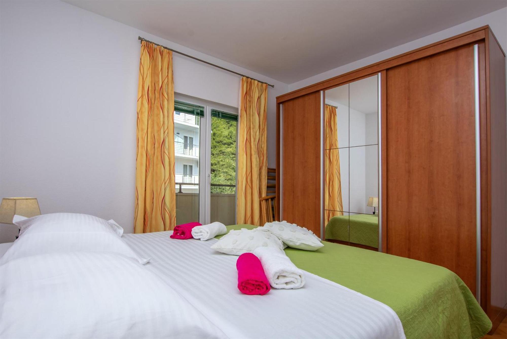 Apartment Zdravko Оміш Екстер'єр фото